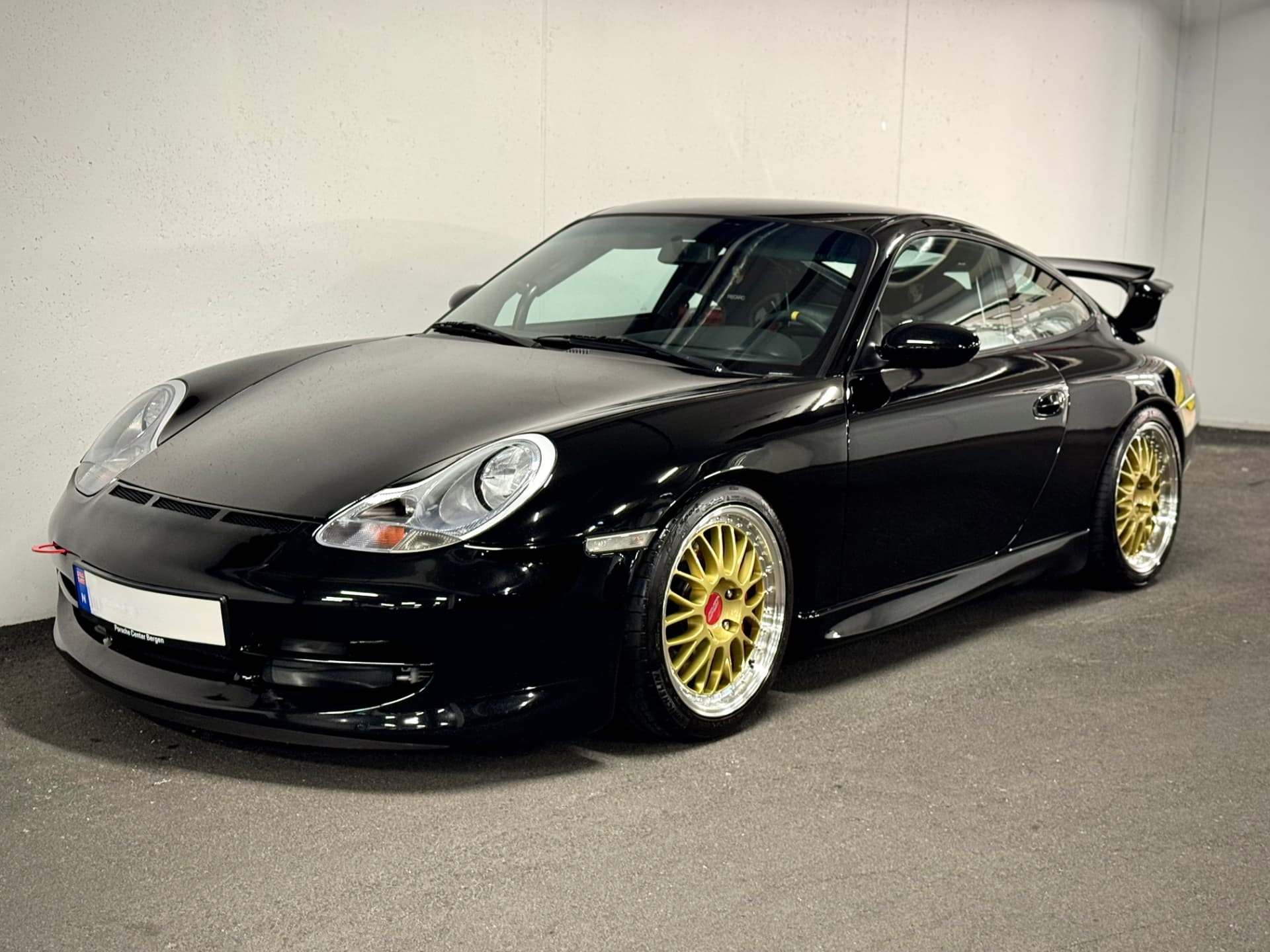 Sort Porsche 911 GT3 etter polering